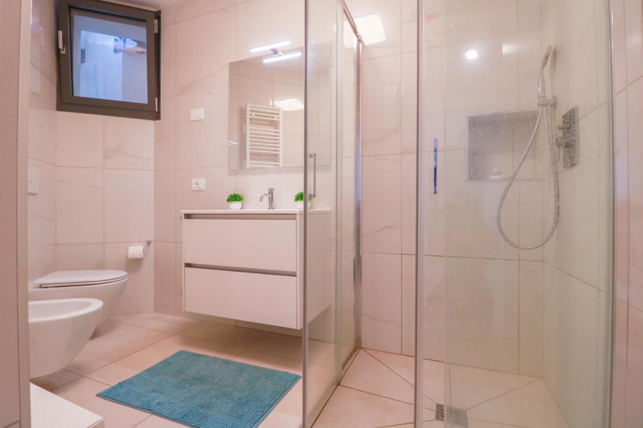 H11 Luxury 9A - Porto - Piscina - Jacuzzi Appartement Santo Stefano al Mare Buitenkant foto
